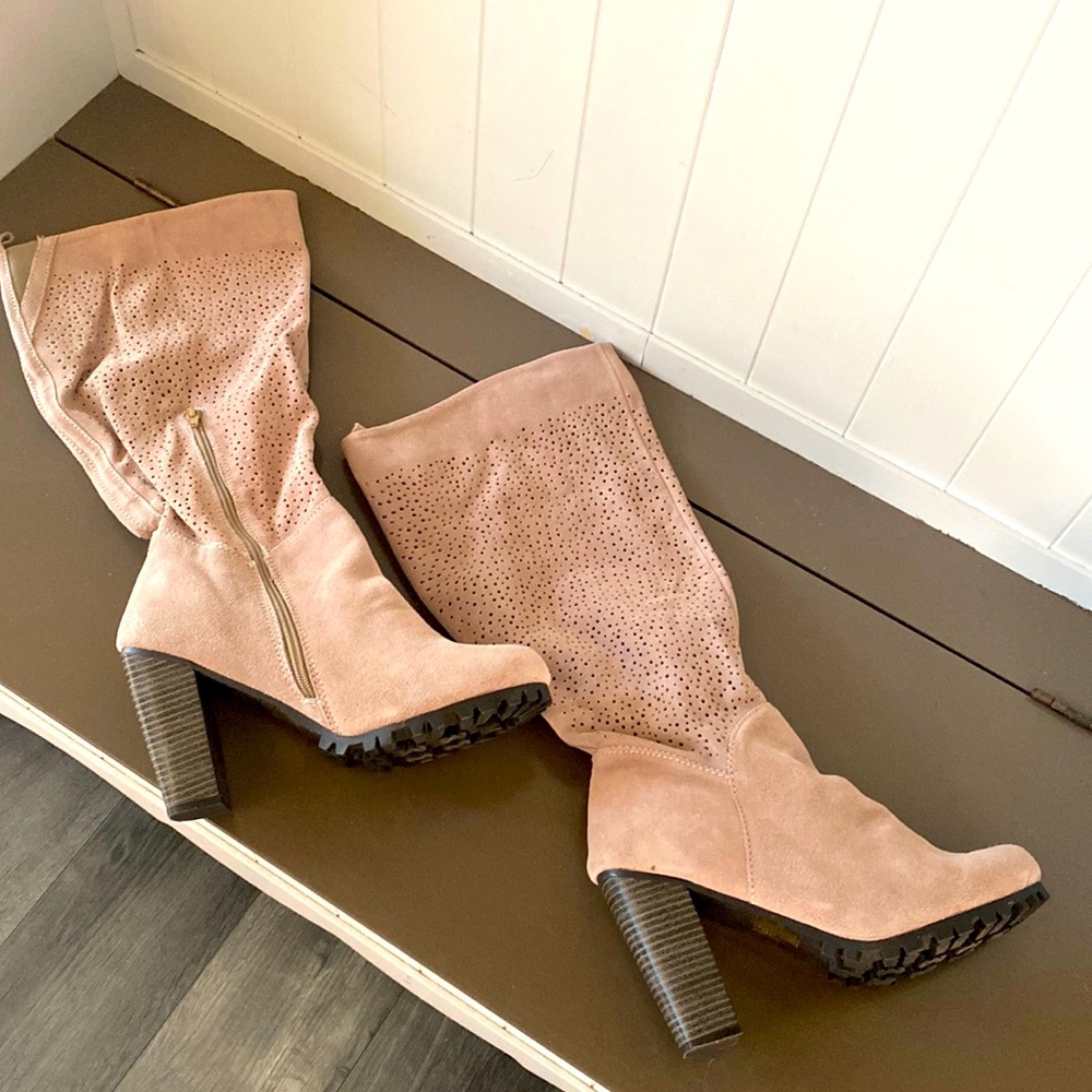 Brand new never worn tan suede boot.